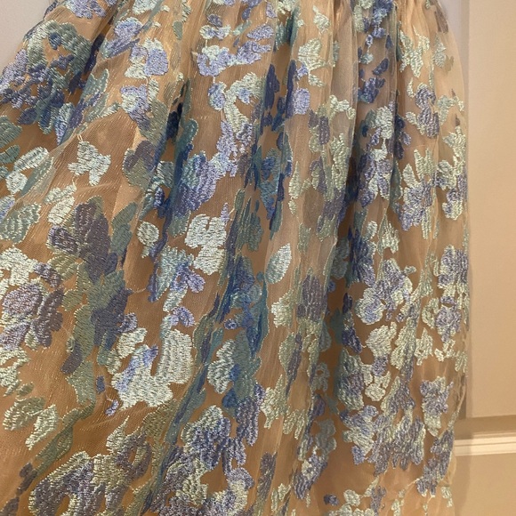 Dress - Picture 7 of 9